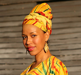 Dominique Siassia als Winnie Mandela   Theatergastspiele Kempf
